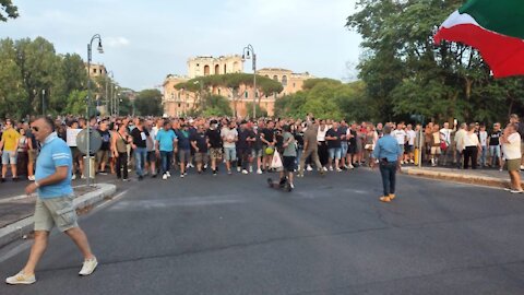 Roma: corteo "no green pass" si muove verso la RAI.