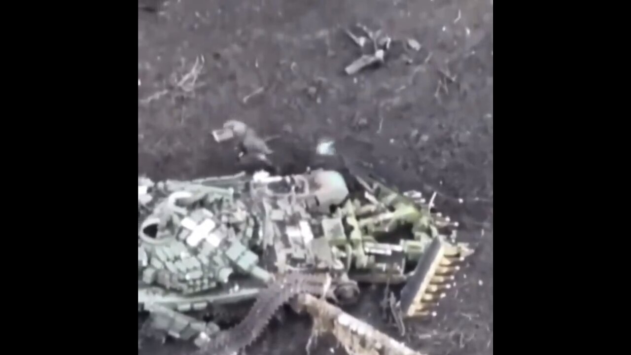 UKRAINIAN DRONE🇺🇦🚀💥👩‍🚀HUNTS DOWN LONE RUSSIAN SOLDIER🚀♨️🧑‍🚀🇷🇺💫