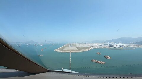 Arriving into Hong Kong's Runway 07L