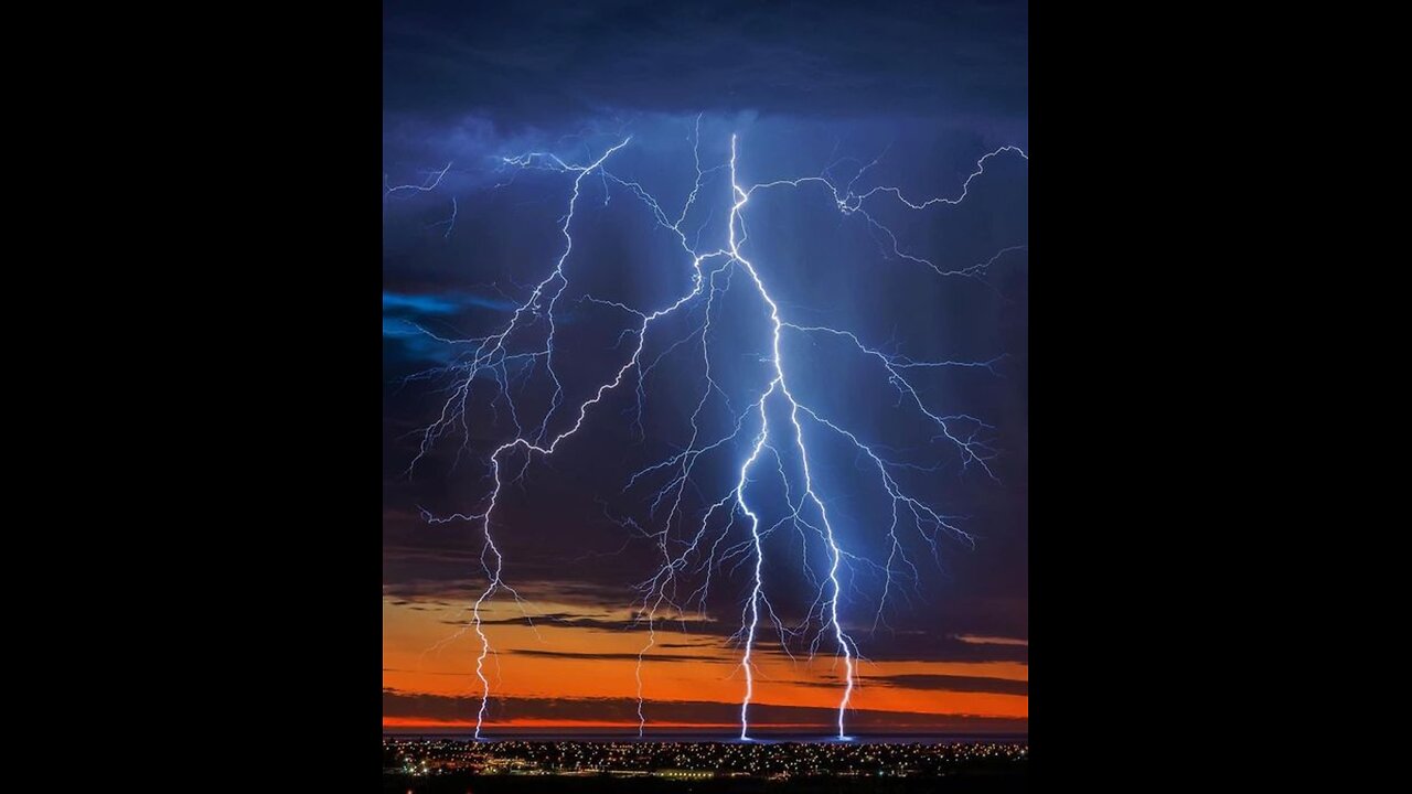 Lightning hits man in Moscow region..mp4