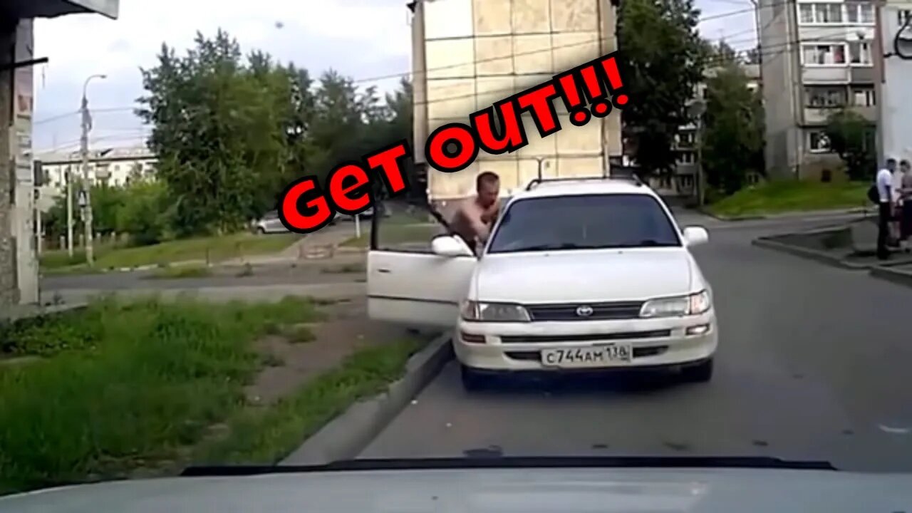 HELP HE IS STEALING MY CAR... #cars #car #robbery #carcrash #dashcam #fail #idiot