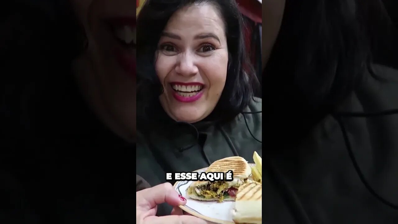 Gordinha até dança quando o lanche chega