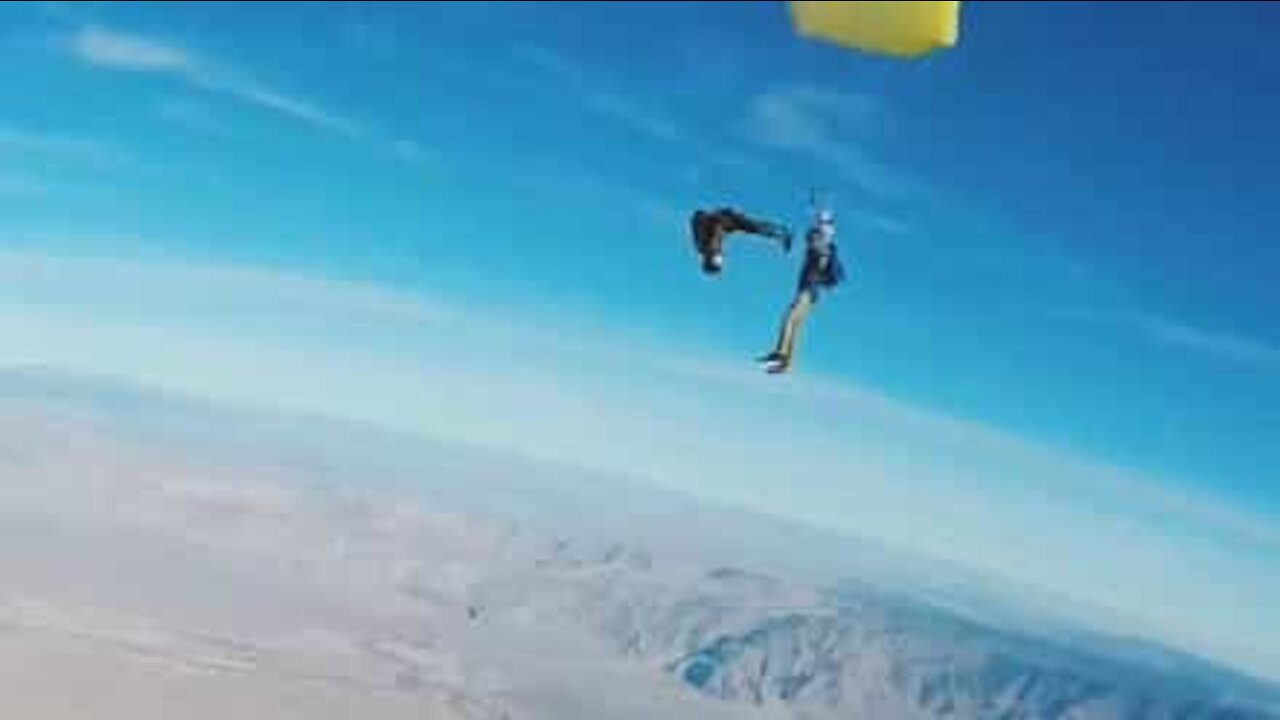Lanciarsi col paracadute in due è più divertente!