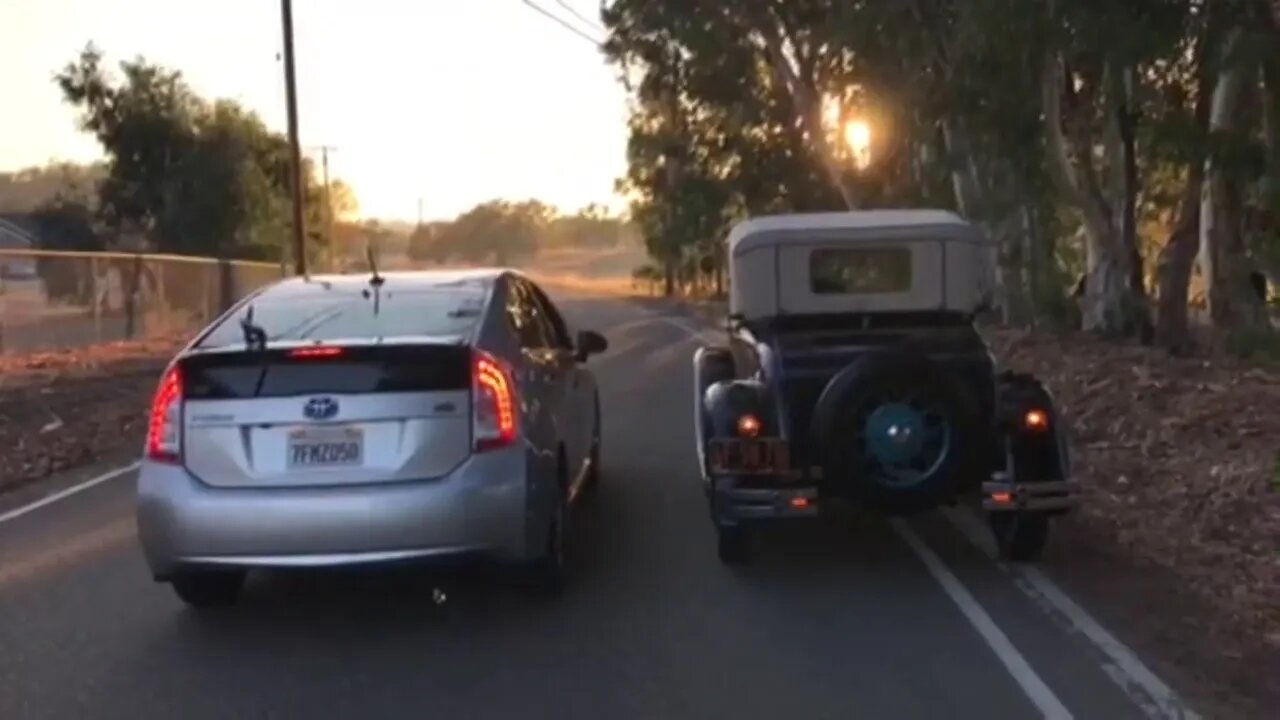 1931 Ford Model A vs. 2014 Toyota Prius drag race