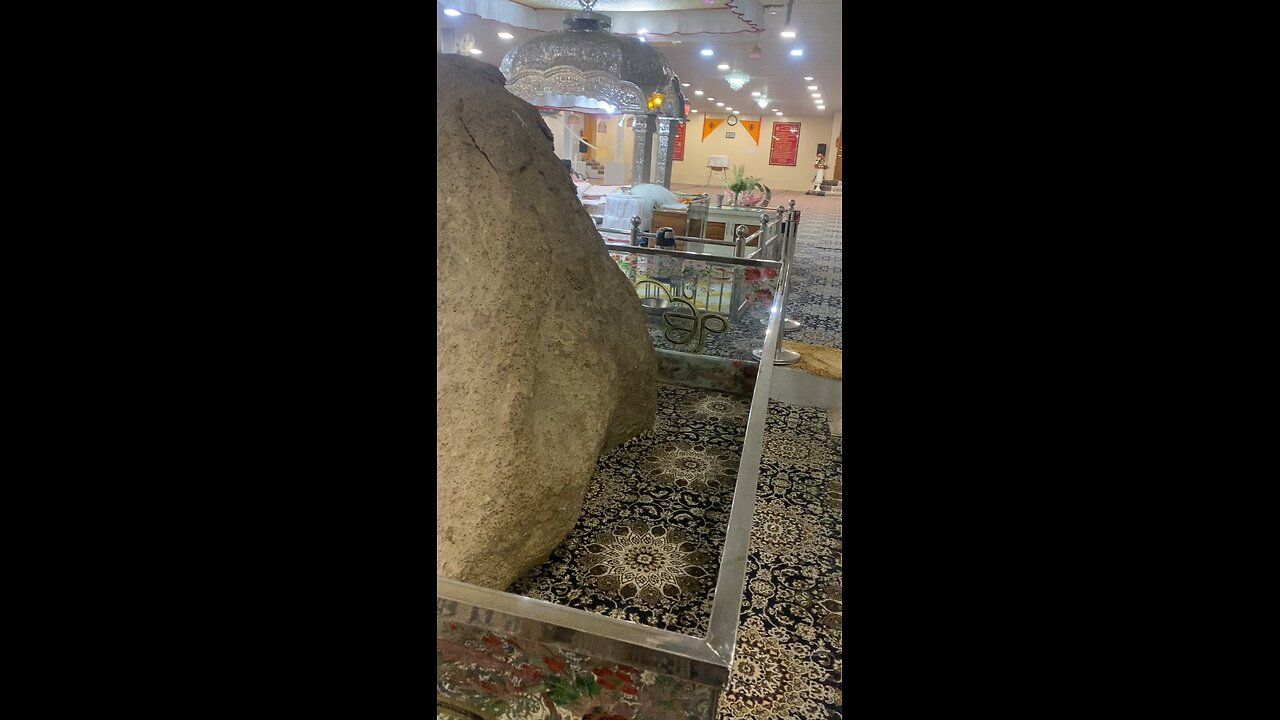 Shri Guru Nanak Dev ji stop this big rock 🙏🙏