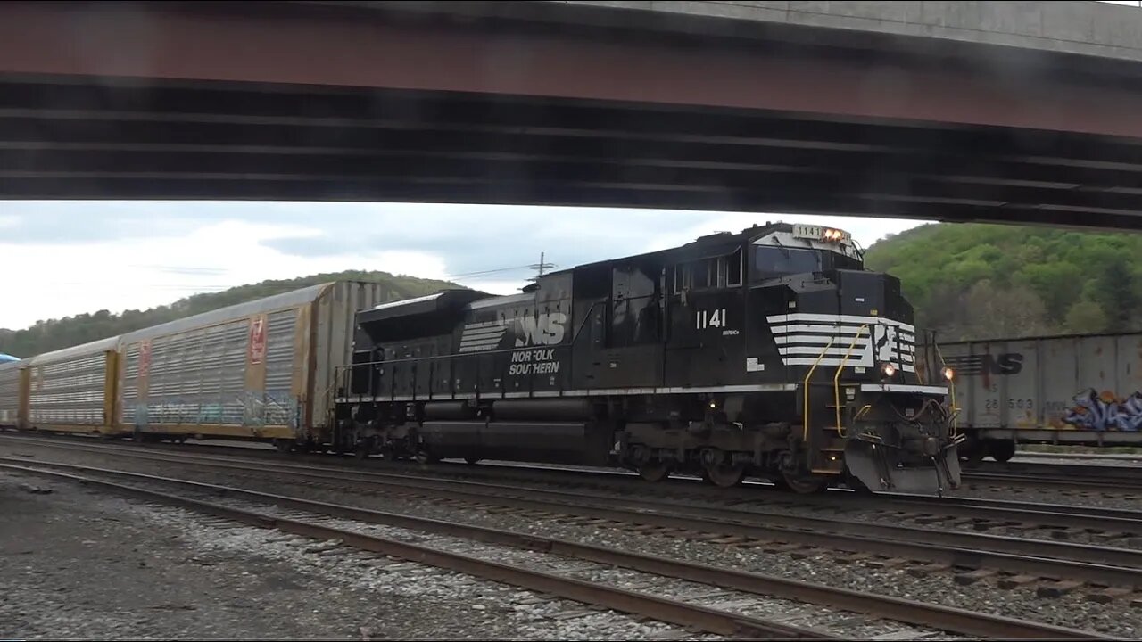 Autorack with 1 pulling & 1 pushing