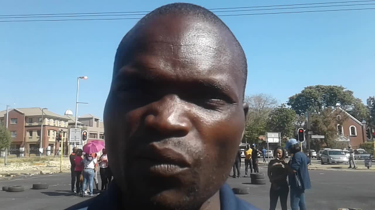 Unpaid municipal workers cause havoc on Rustenburg roads (BV3)