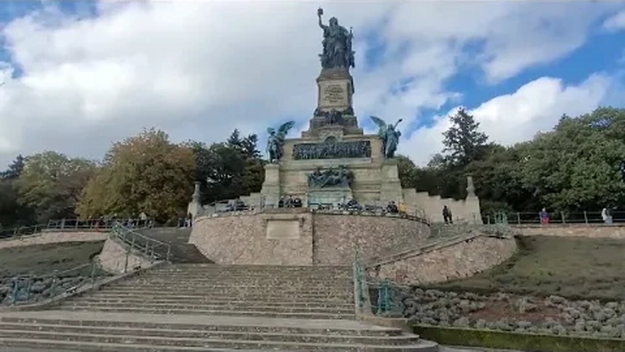 Das Niederwalddenkmal mit der Germania in Rüdesheim am Rhein/Germania statue UNESCO WH in Ruedesheim