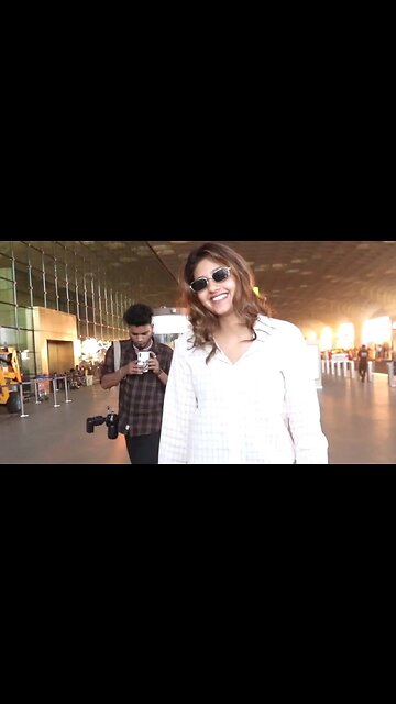 MMS Girl Anjali Arora Snapped at Mumbai Airport 😍🔥📸✈️