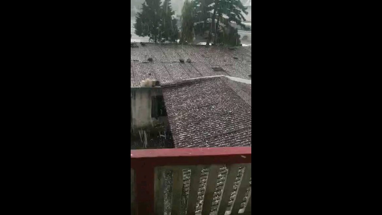 Heavy raining with hailstones