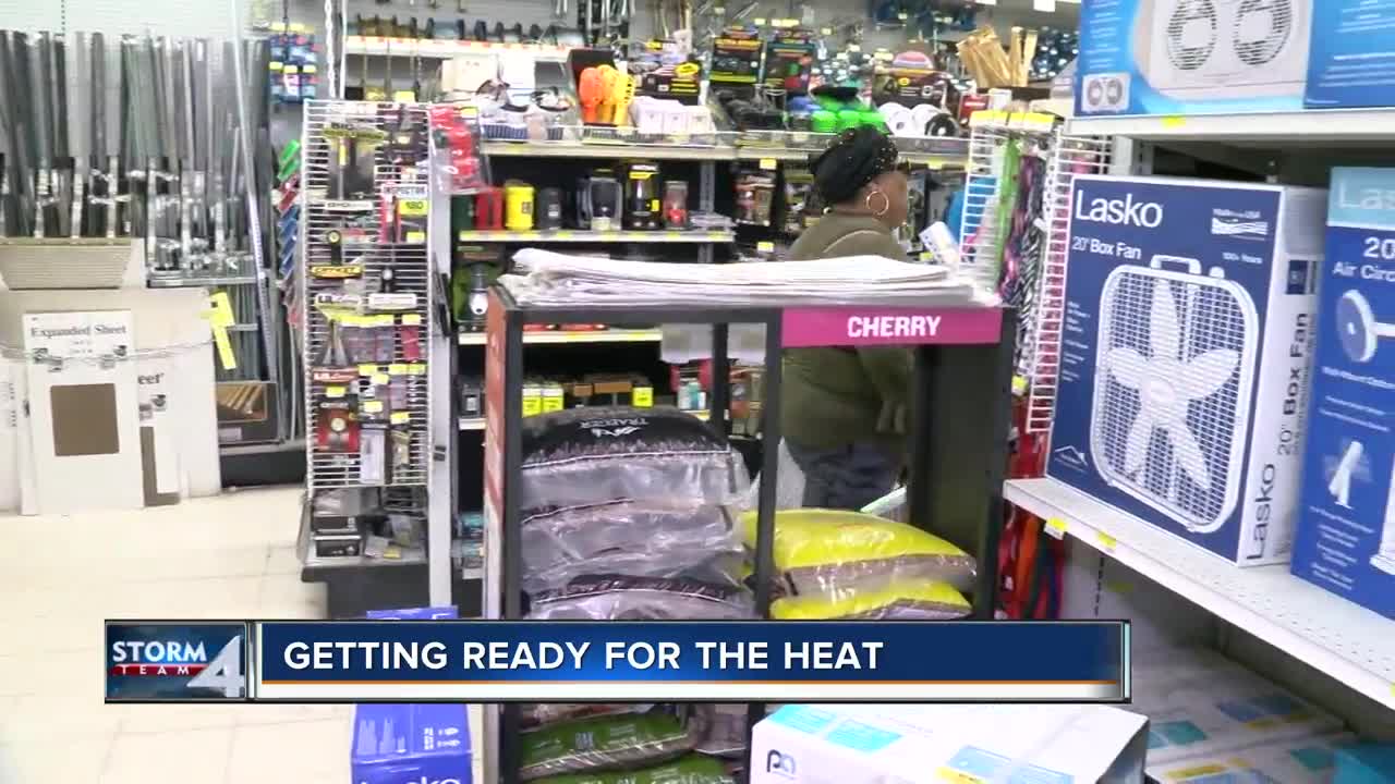 Milwaukeeans get ready to tackle the heat