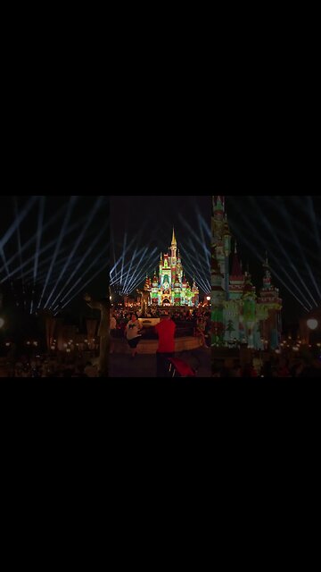 Christmas at Disney World #shorts #disney #disneyworld #viral #viralvideo #viralshorts