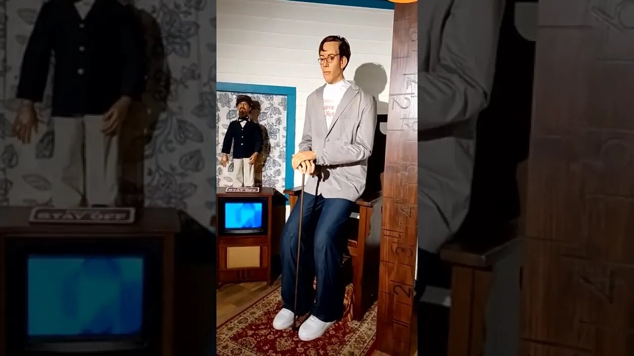 Tallest Man in History at Ripley's Believe it or Not in Newport Oregon