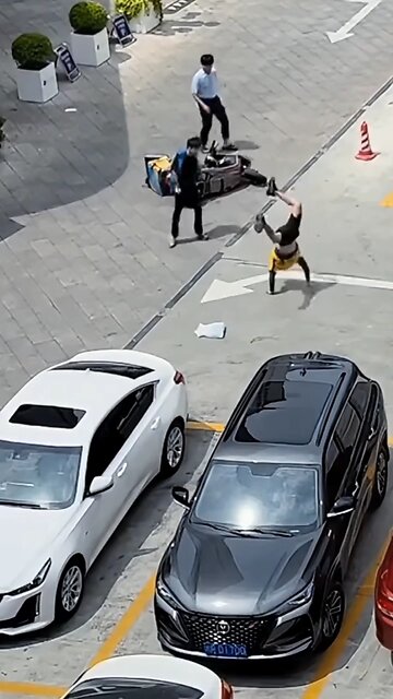 He mimicked dizziness initially, followed by a series of entertaining and skillful stunts😂