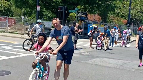 bike with kids parade