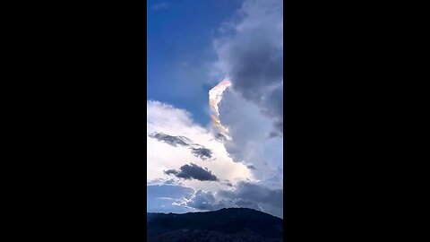 A spectacular example of an Iridescent cloud.