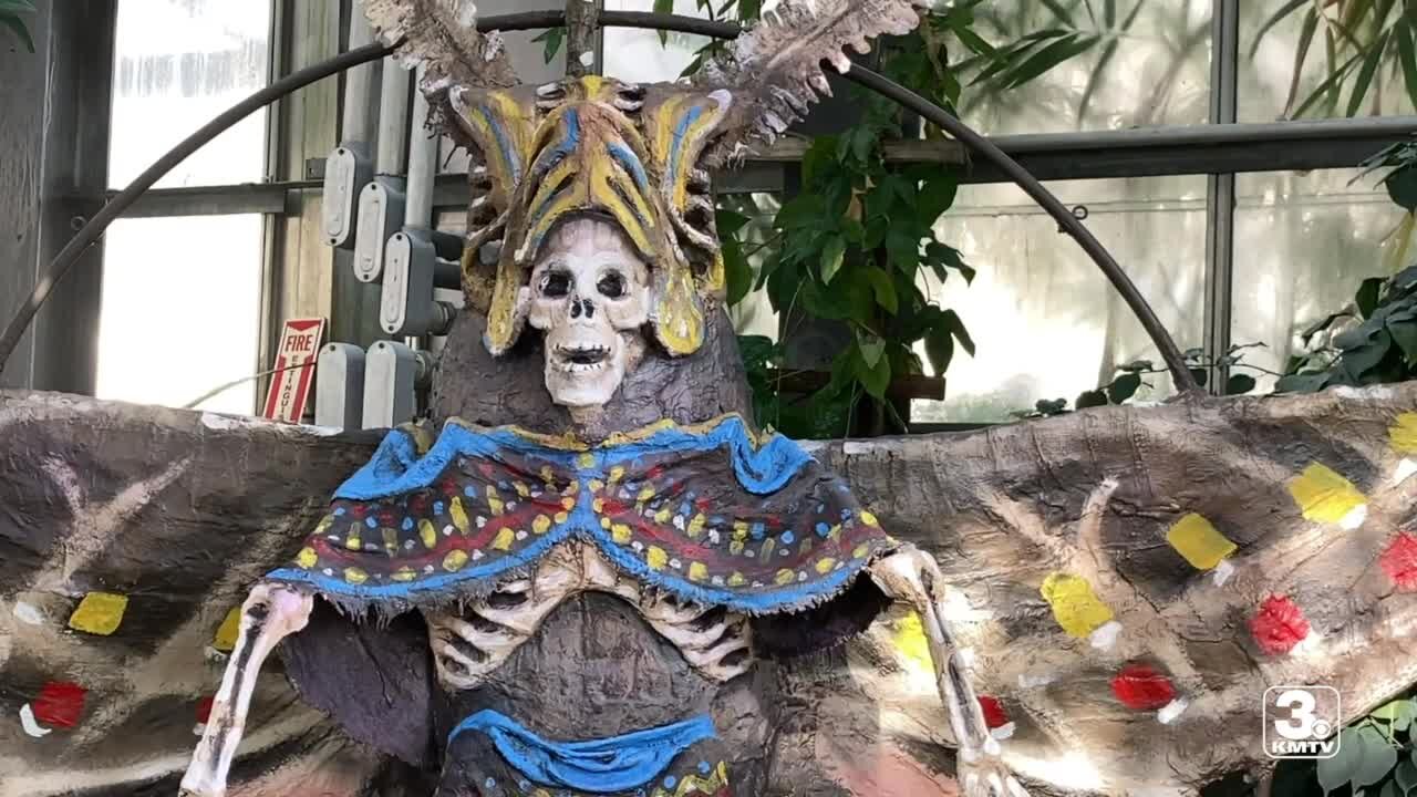 Lauritzen Gardens exhibit combines art and nature