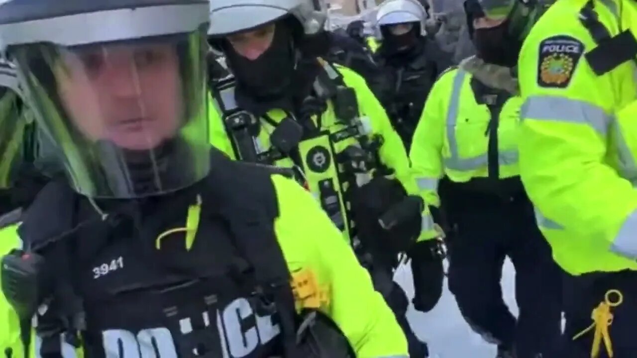 THOUSANDS OF UNLAWFUL RIOT POLICE PUSH BACK PROTESTORS