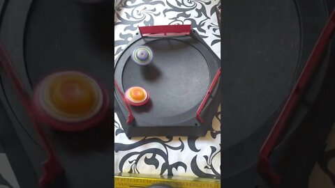 batalha de beyblade valkyrie vs phoenix (o que aconteceu aqui? 😱🔥)