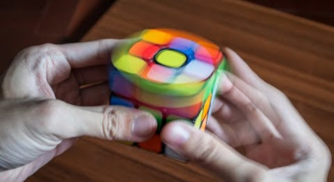 How To Solve a Rubik's Cube in 10 Seconds