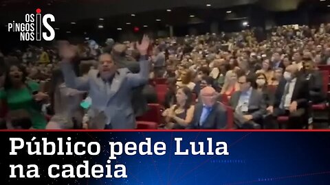 Diplomação de deputados no DF tem gritos de "Lula, ladrão, seu lugar é na prisão"