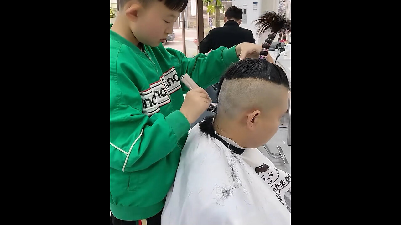 6-year-old boy is a PRO at haircutting!