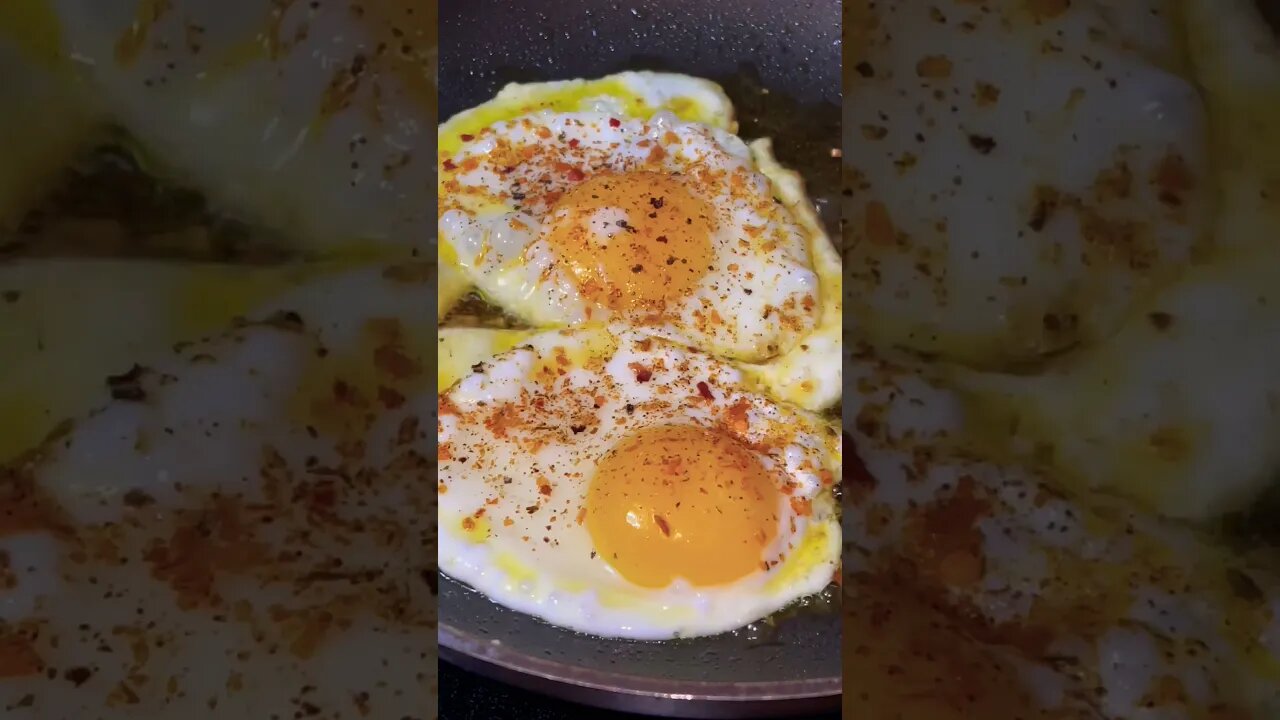 Fried egg crinkle crackle cooking ASMR