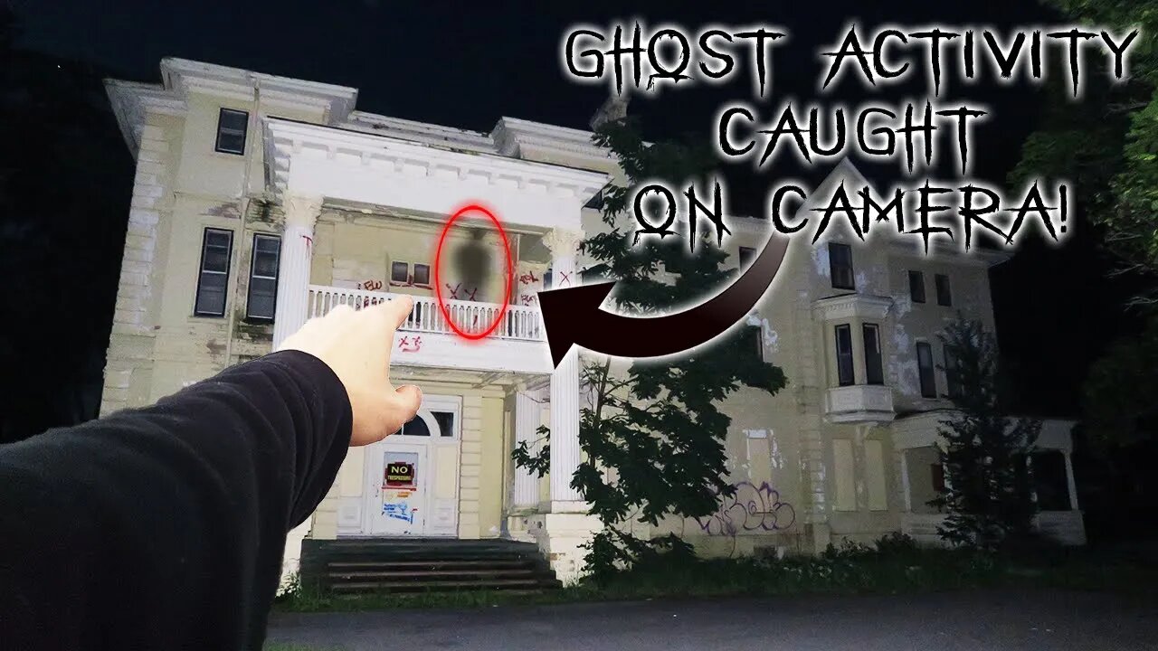 (WE RAN!) EXPLORING CREEPY HAUNTED ABANDONED HOSPITAL AT NIGHT