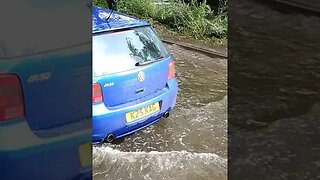 Golf R32 VS Deep Water