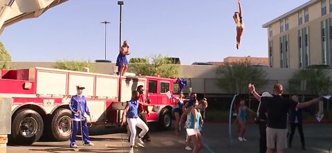 Las Vegas entertainers remind you to wear a mask