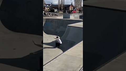 Kickflip Indy Over Hip #bowlskating #poolskating #oregon #skateparks #kevinkowalski