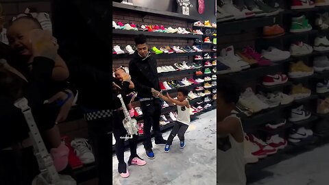 #blueface stopped by #coolkicks in #la with #jaidynalexxis his son & daughter #jalalalkali