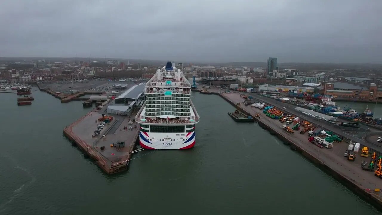 P&O Arvia 4k short clip while berthed in Southampton, NEW CRUISE SHIP