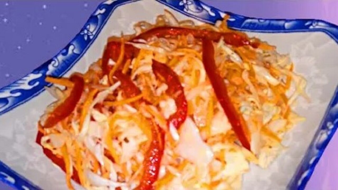 Delicious salad with cabbage Νόστιμη σαλάτα με λάχανο