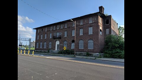 Exploring an Abandoned Community Center | East St Louis July 2019