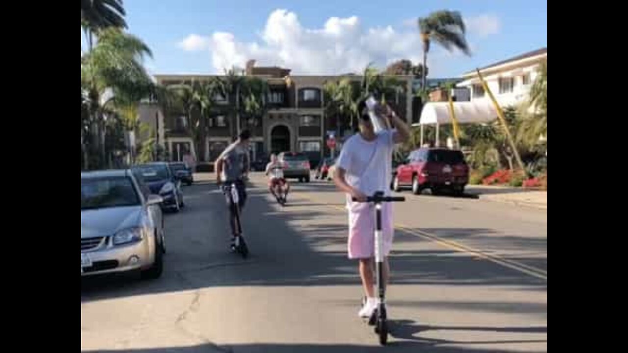 Uma forma criativa de transportar bebidas em uma patinente