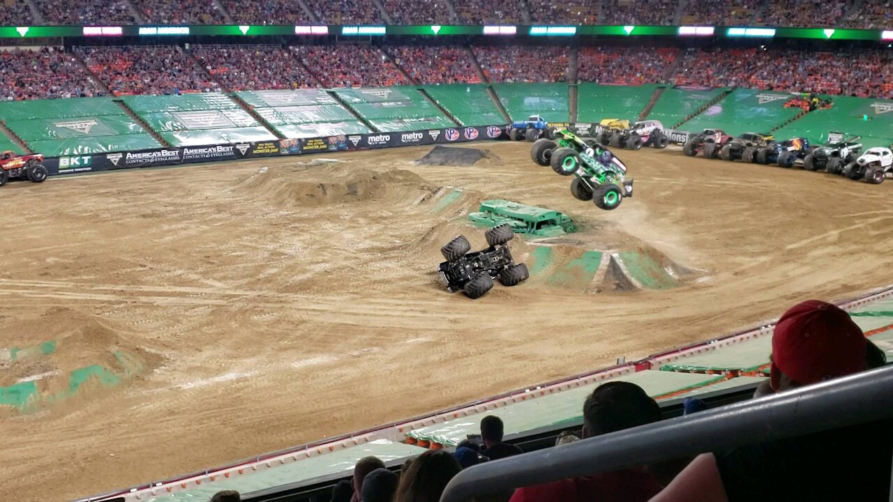 Grave Digger Epic Run! MASSIVE AIR! Monster Jam @ Arrowhead Stadium Home to the Kansas City Chiefs!