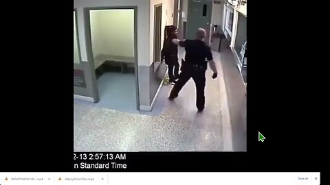 ❌ 西方警察如何對待一個戴著手銬的女人