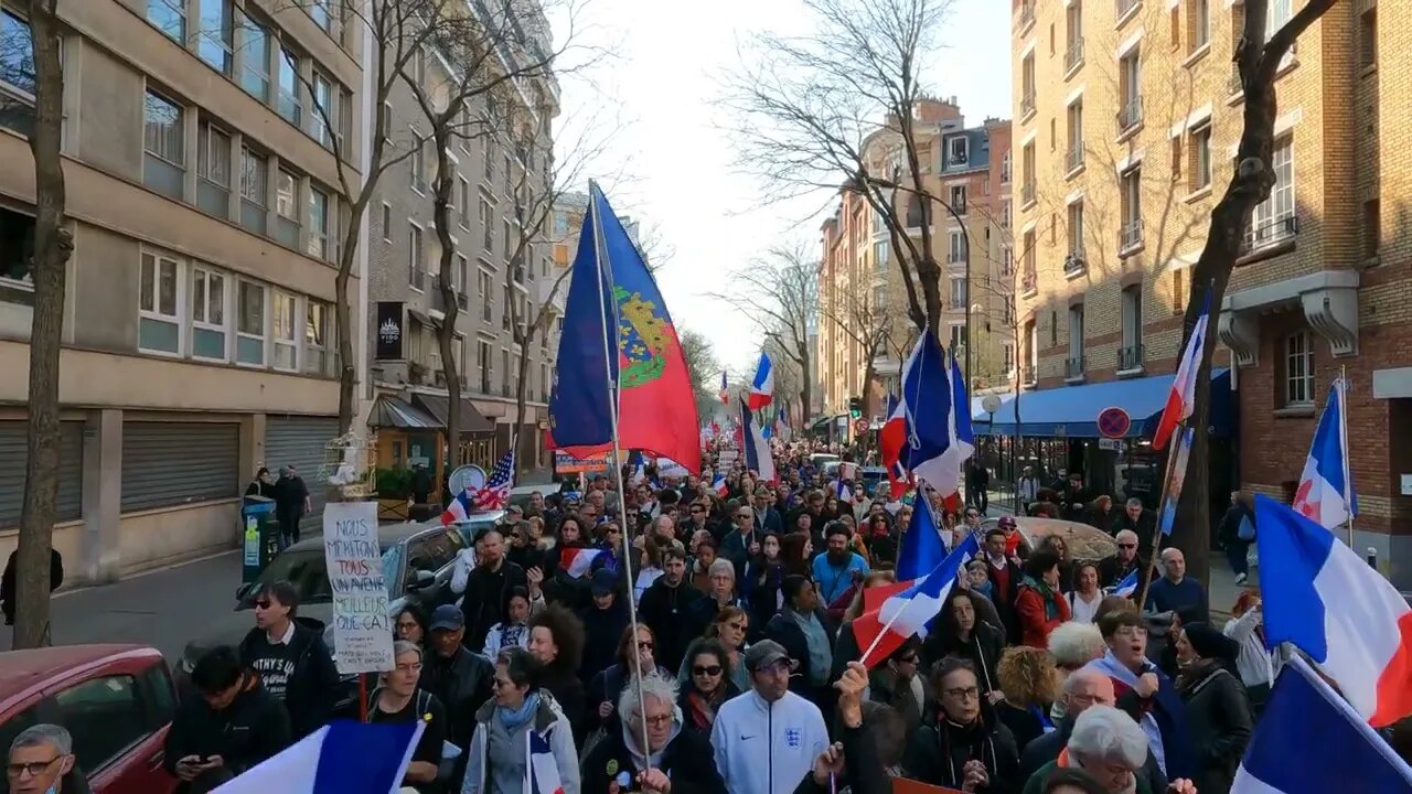 Manifestation contre le pass vaccinal place de Barcelone à Paris le 19/03/2022 - Vidéo 4