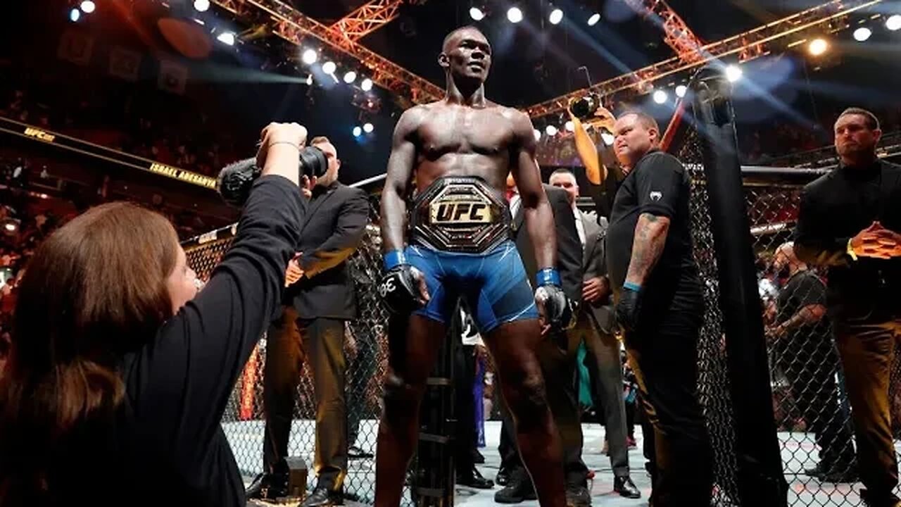 Israel Adesanya a infligé u terrible KO à Alex Pereira titre des moyens de l'UFC revanche éclatante.