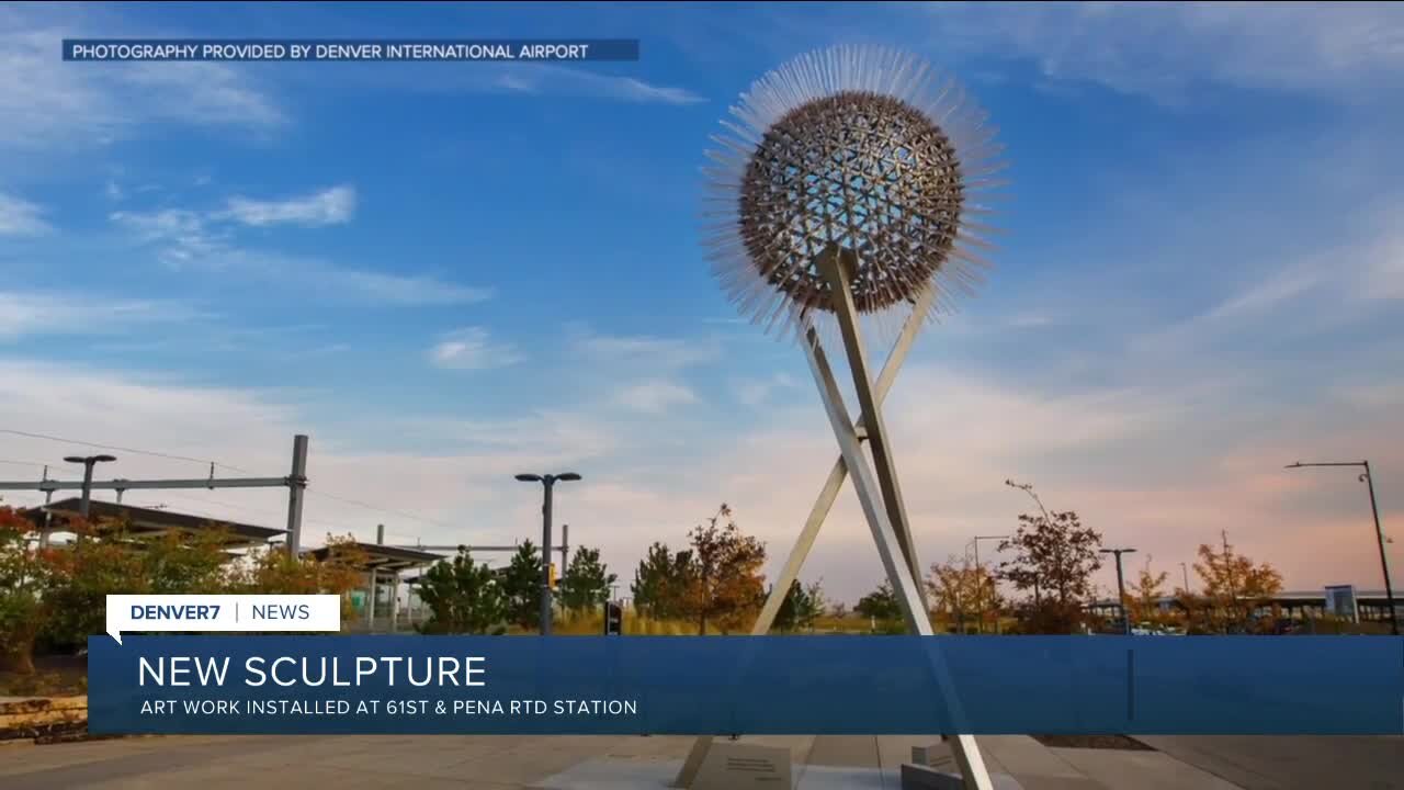 New, tall scupture at 61st and Pena RTD station