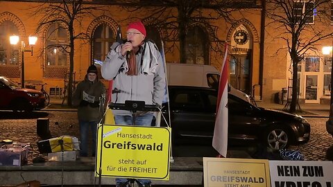 Greifswald - Handtuch Heiko mit einem Redebeitrag 06-03-2023