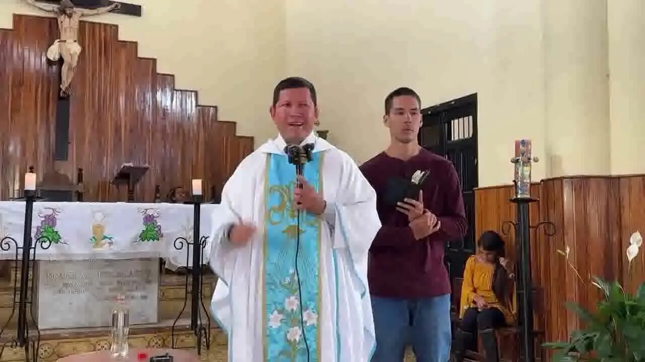 🛑 Padre Luis Toto Revela con la Biblia que Cristo esta en el Pan y el Vino.!!