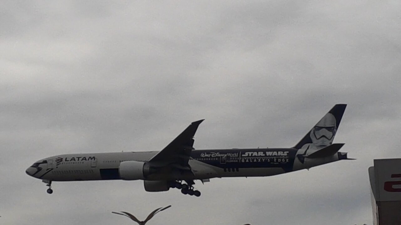 Boeing 777-300ER PT-MUA in avvicinamento finale prima di atterrare a Manaus da Guarulhos