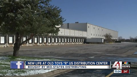 Retail co-op moving into old Toys 'R' Us