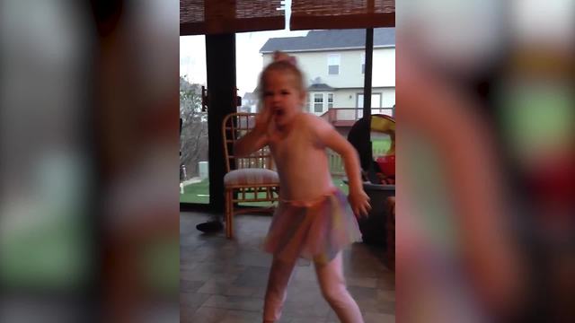 Tot Girl Totally Rocks “Roar”