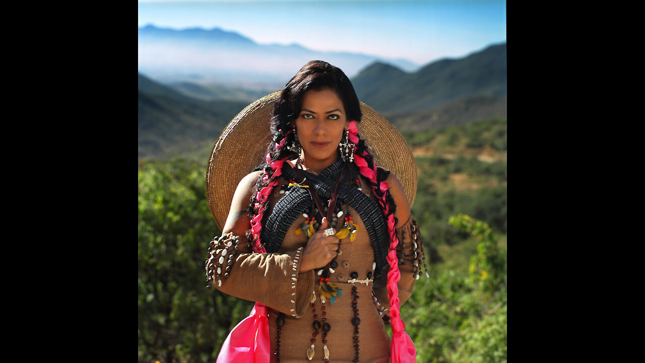 Lila Downs - "Latinoamérica"- Natalicio, 238 años de Simón Bolivar, el libertador.