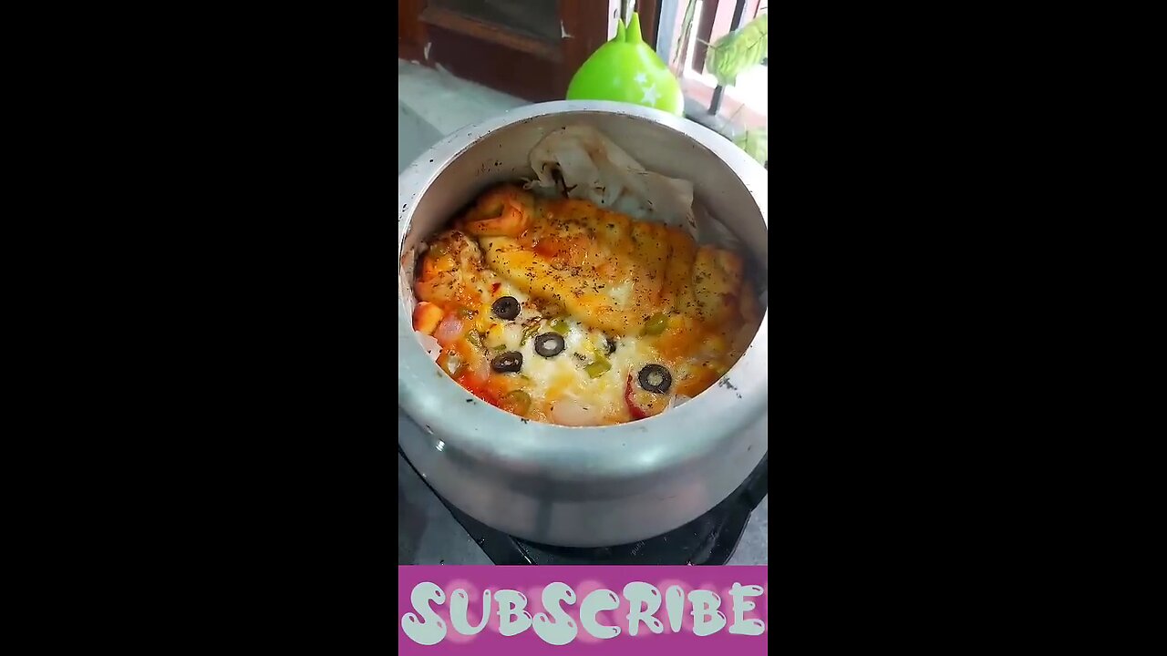 recipe of very tasty and unique cooker pizza 🤤🍕