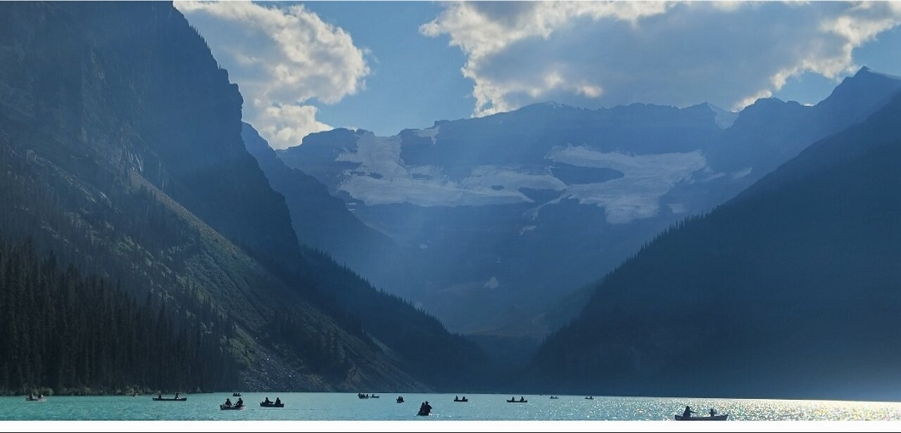 #lakelouise #lake #alberta #canada #beauty #nature #reels #viralreels # #viralvideo