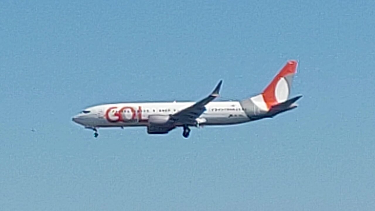 Boeing 737 MAX 8 PR-XML coming from Guarulhos,Airbus A320NEO PR-YRD coming from Campinas